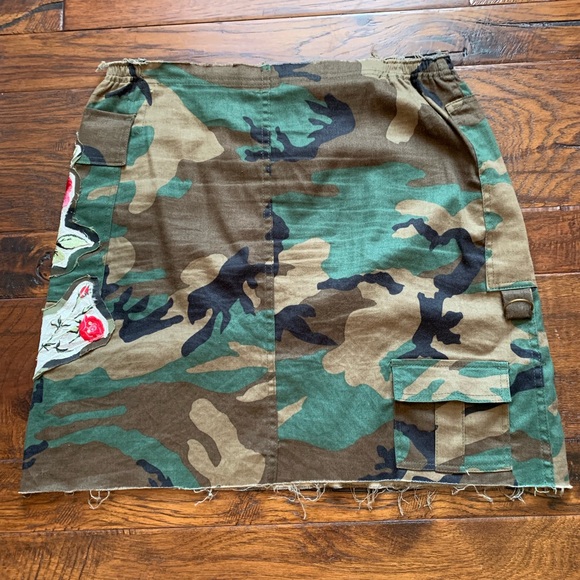 Camo Skirt with Roses - Picture 3 of 6